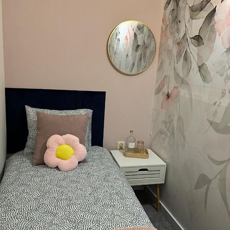 Shespace Apartrooms Krakow Ngoại thất bức ảnh